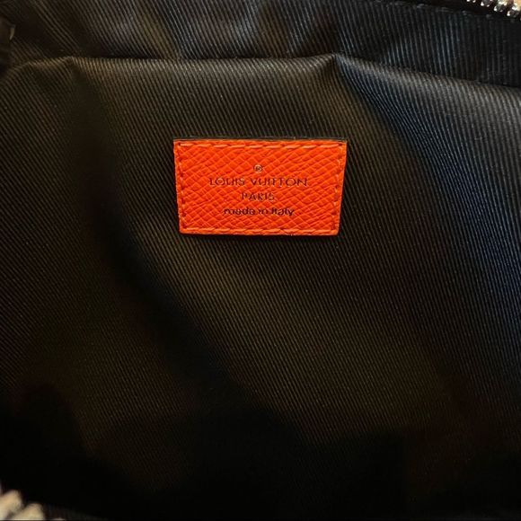 LOUIS VUITTON (LV) OUTDOOR BUMBAG - Picture 9 of 11